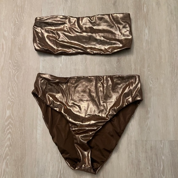 GOOD AMERICAN Gold Metallic Reversible Bikini - Picture 5 of 5
